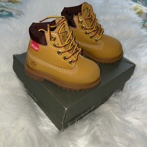 Timberlands toddler boots. Size 4.5